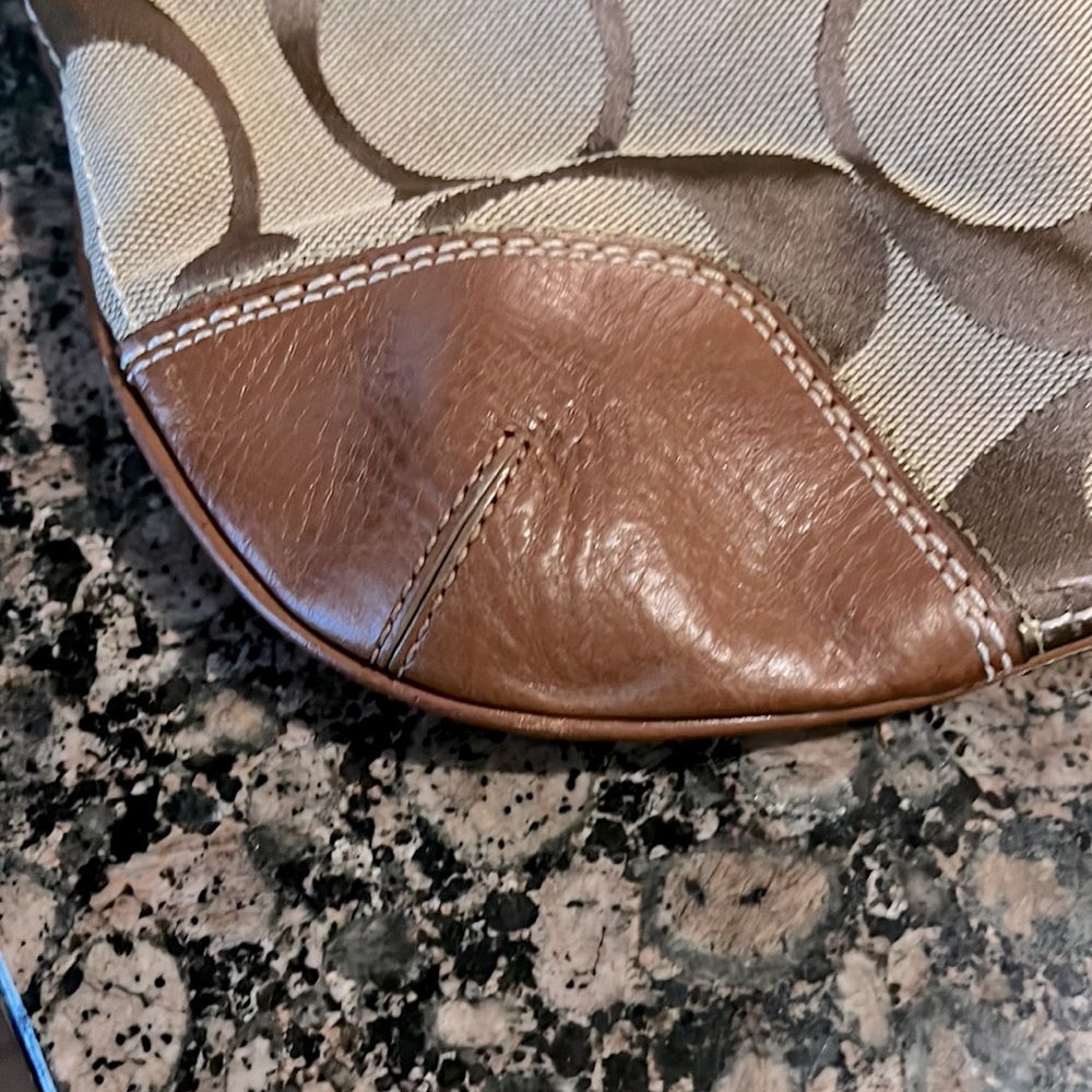 Different Patterns Throughout Entire Purse. Coach… - image 4